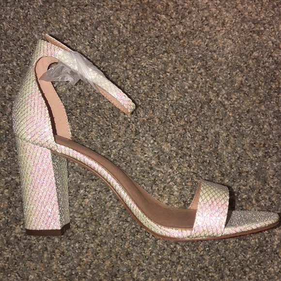 BRAND NEW! Madden Girl Size 7.5 - Picture 2 of 7
